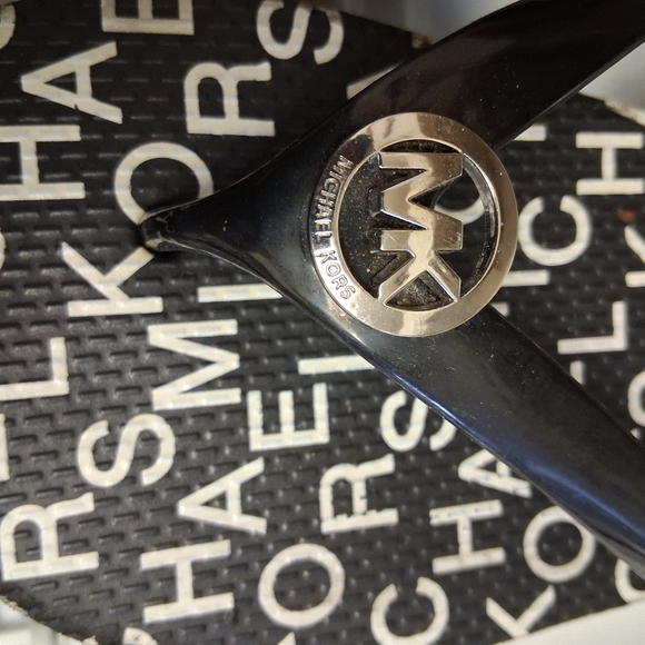 Michael Kors Black Flip Flops Size 10 - Picture 2 of 8